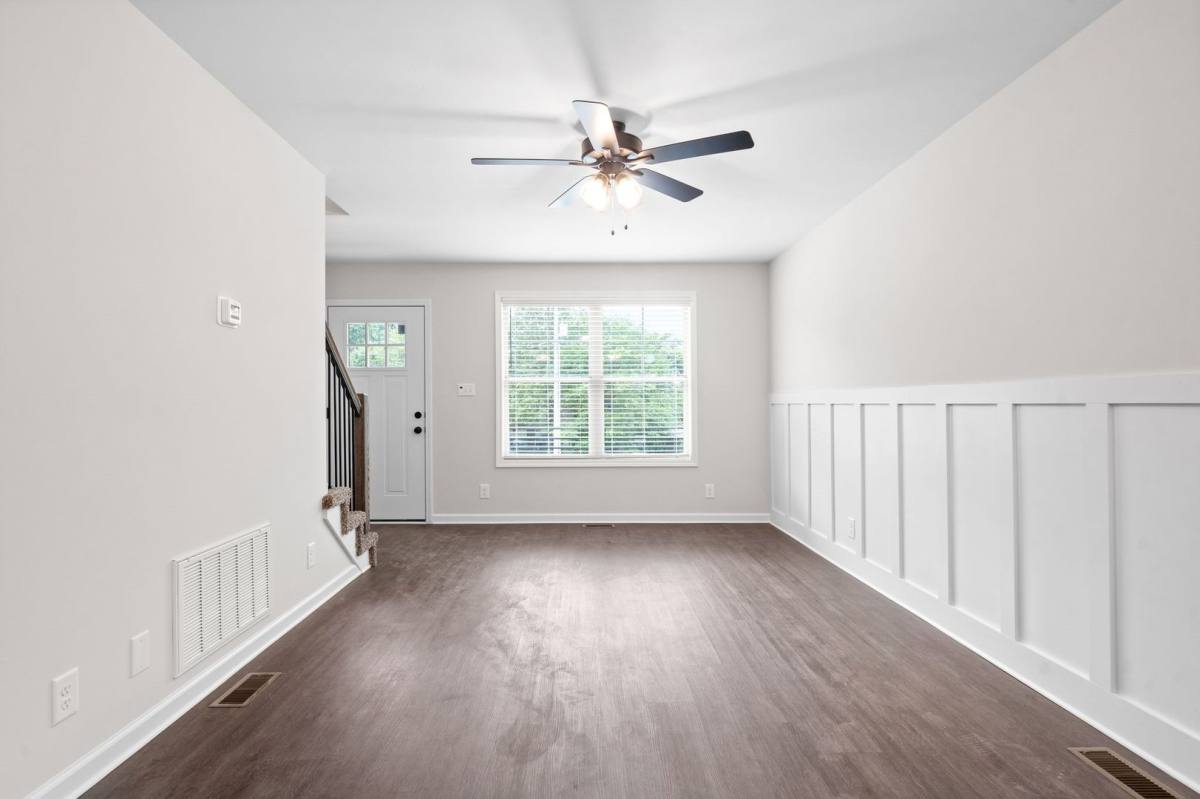 Apartment for rent at 925 Greenwood Ave, Clarksville, TN 37040