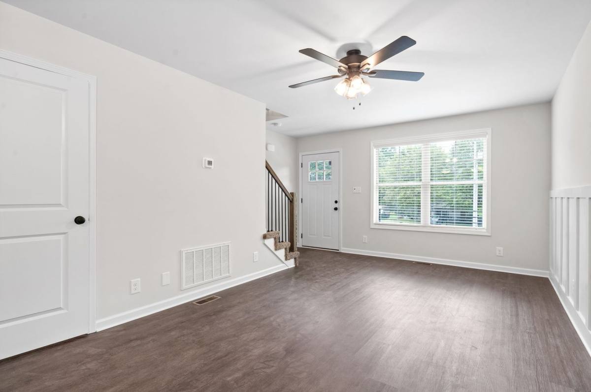 Apartment for rent at 925 Greenwood Ave, Clarksville, TN 37040
