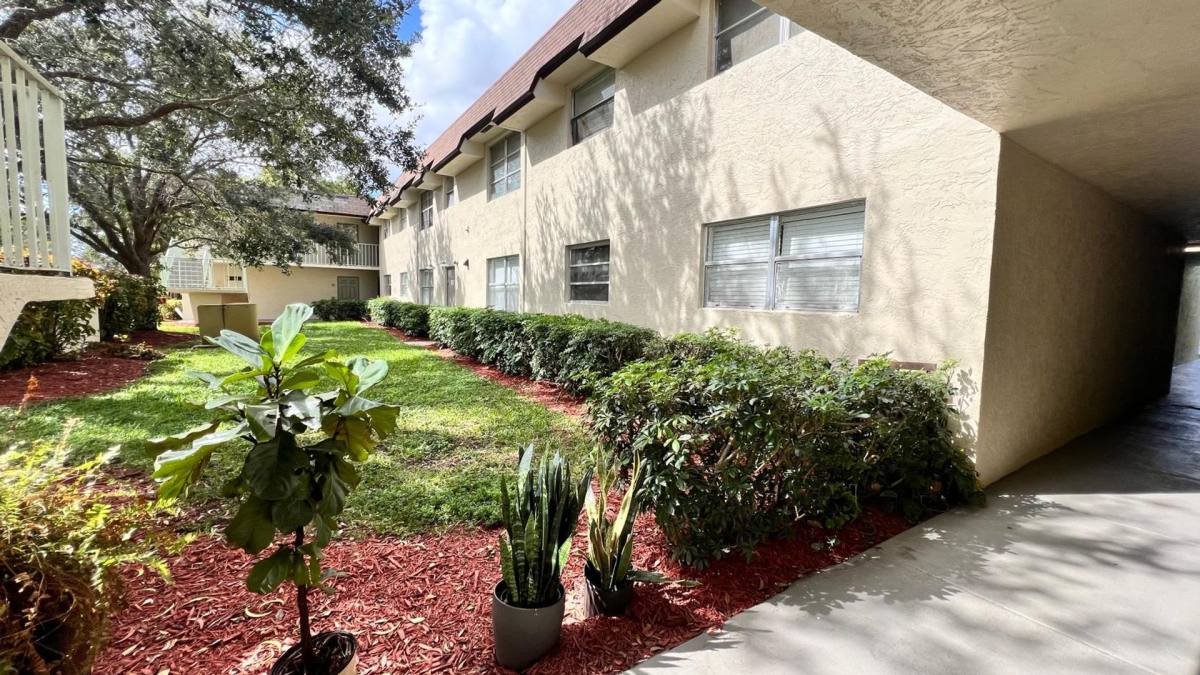 Apartment for rent at 5911 SW 41 St, Fort Lauderdale, FL 33314