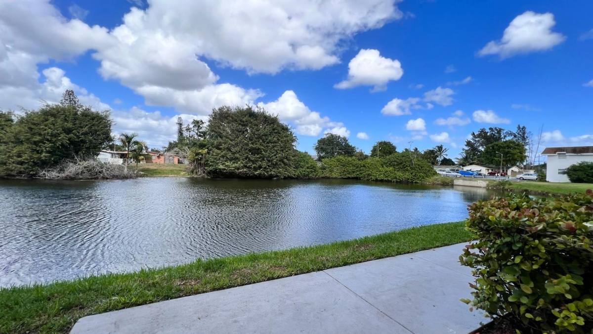 Apartment for rent at 5911 SW 41 St, Fort Lauderdale, FL 33314