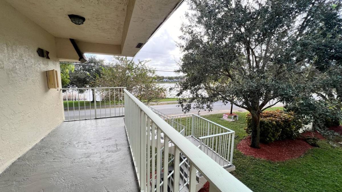 Apartment for rent at 5911 SW 41 St, Fort Lauderdale, FL 33314