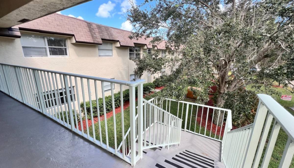 Apartment for rent at 5911 SW 41 St, Fort Lauderdale, FL 33314