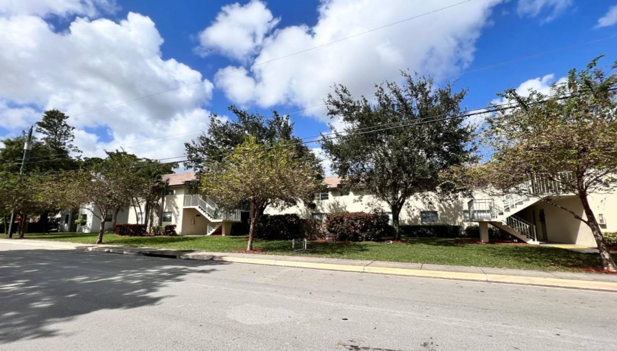 Apartment for rent at 5911 SW 41 St, Fort Lauderdale, FL 33314