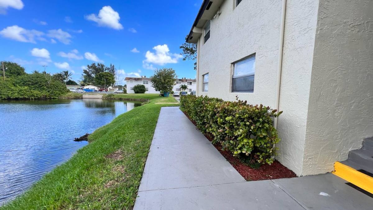 Apartment for rent at 5911 SW 41 St, Fort Lauderdale, FL 33314