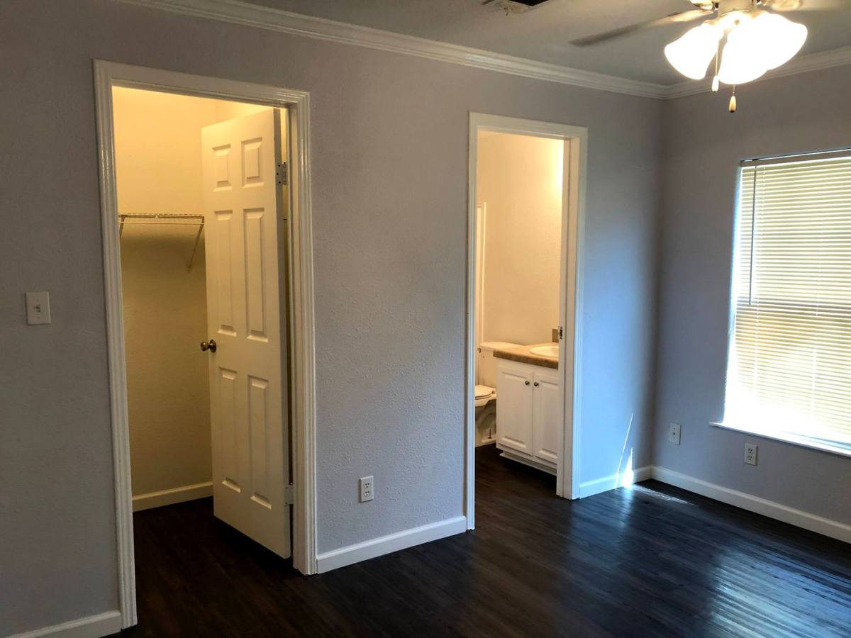 Apartment for rent at 140 Varsity Dr, Huntsville, TX 77340