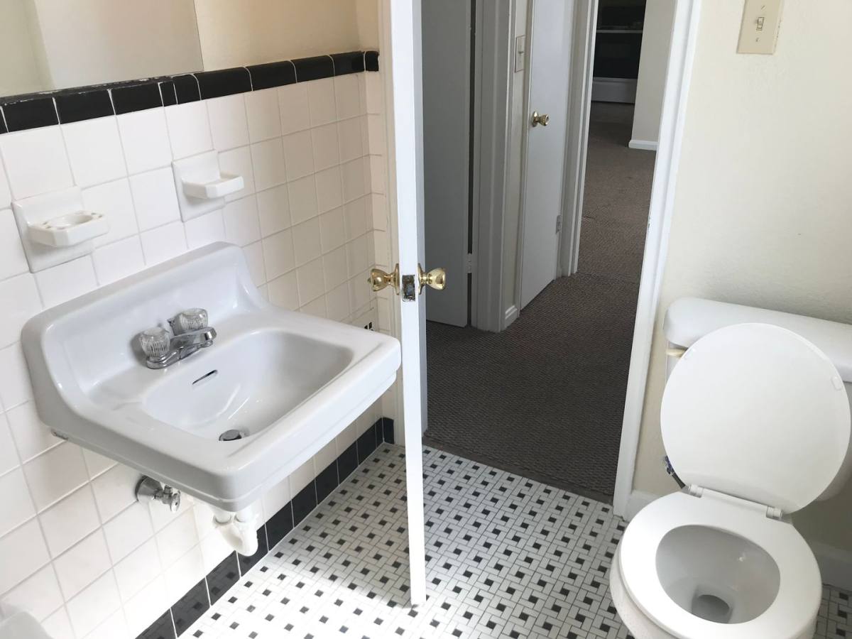 Apartment for rent at 215 Capital Ave, Frankfort, KY 40601