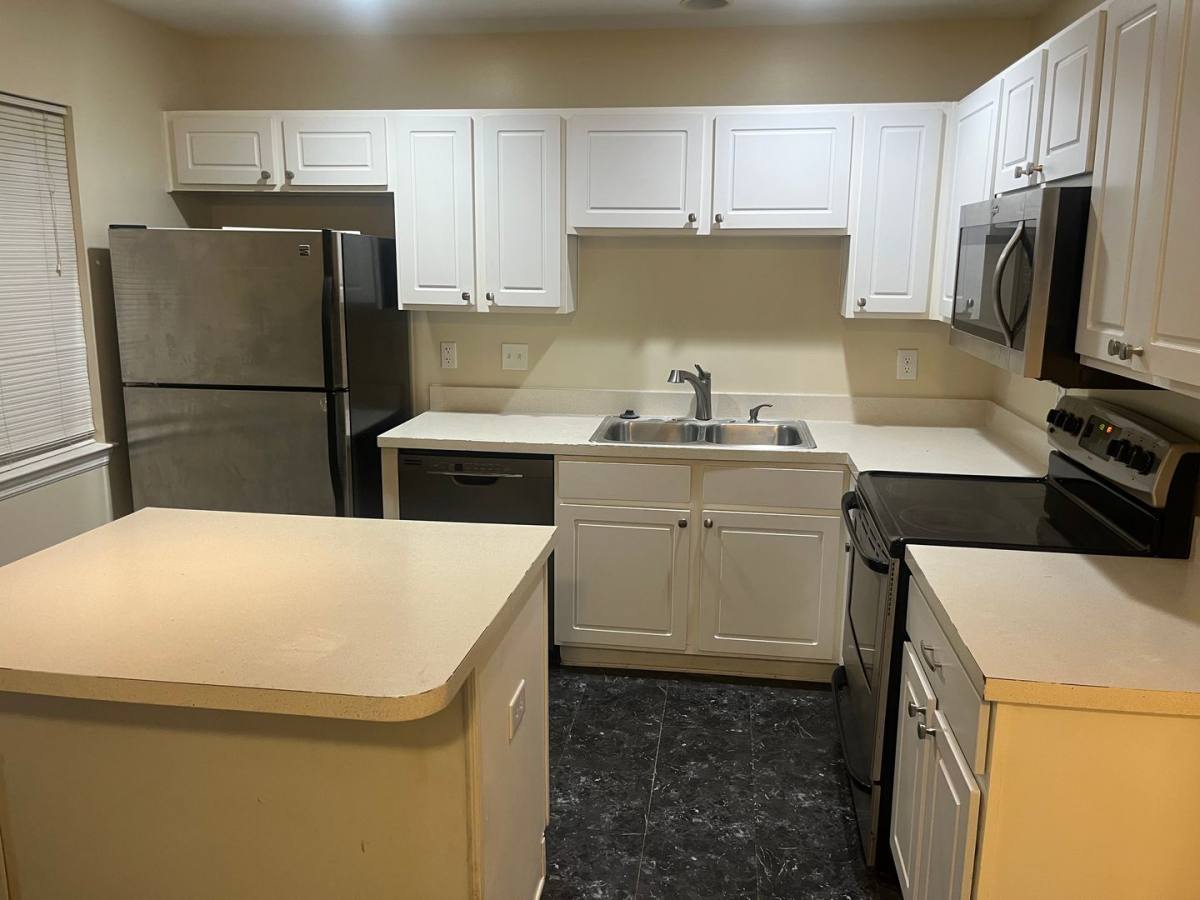 Townhouse for rent at 7940 Shadow Oak Dr, Charleston, SC 29406