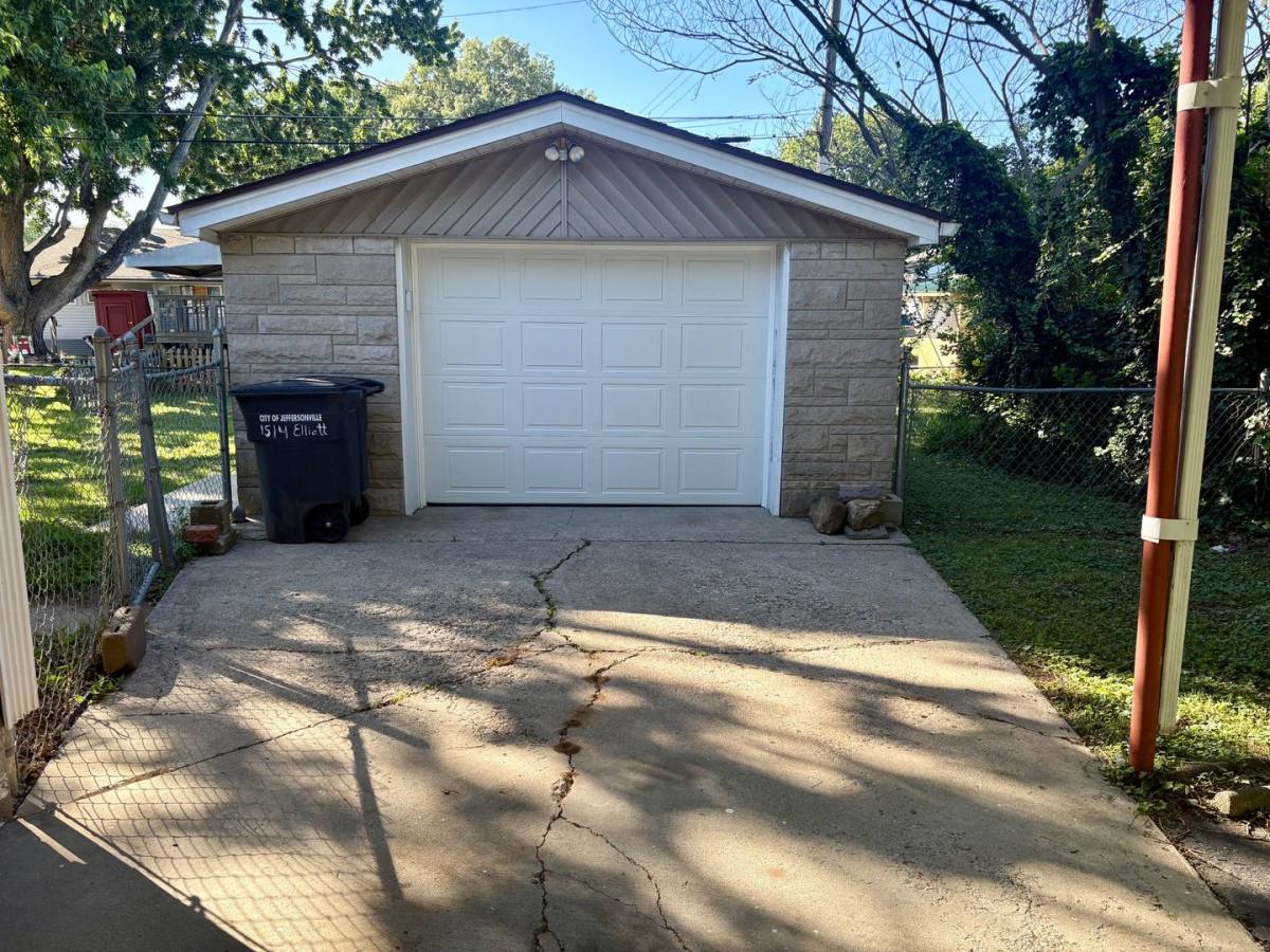 House for rent at 1514 Elliott Ave, Jeffersonville, IN 47130