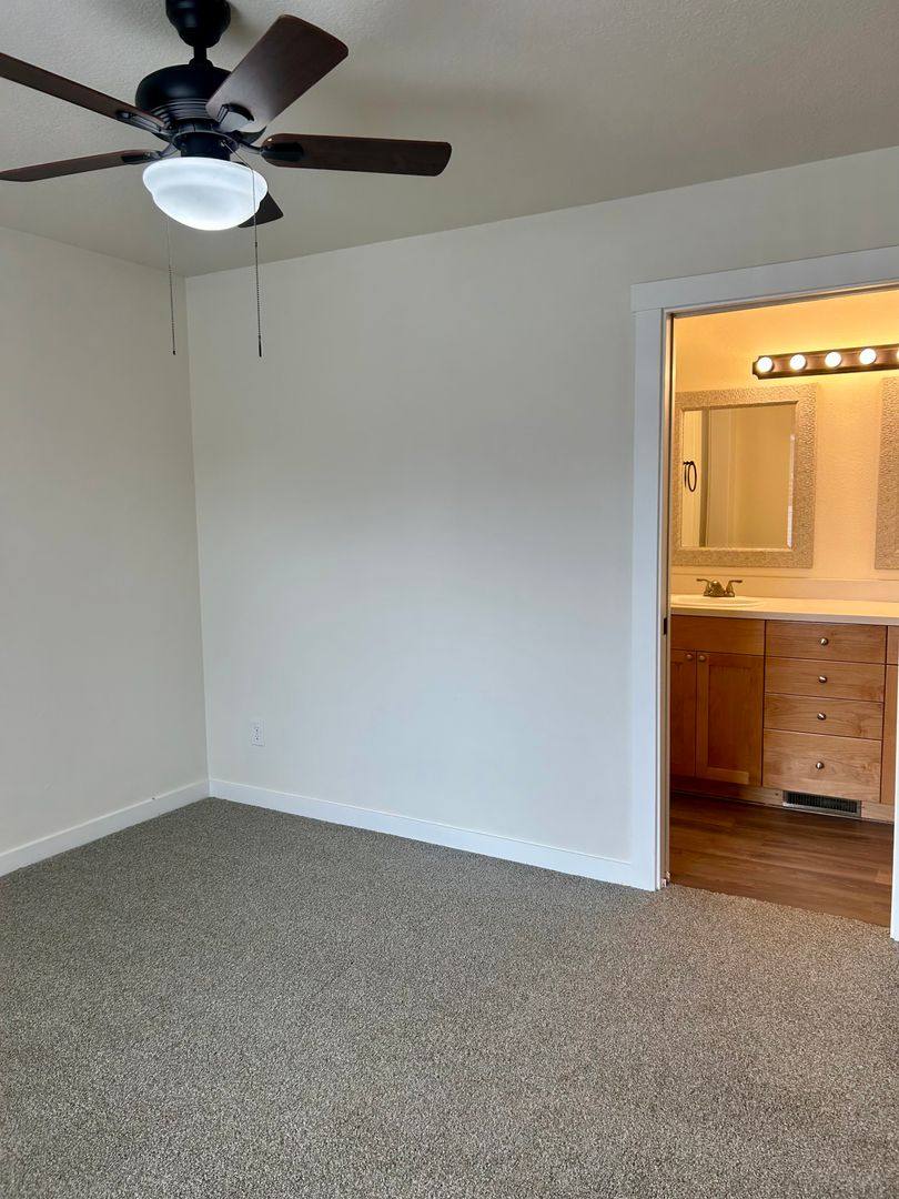 Apartment for rent at 938-940 Boardwalk Ave NE, Salem, OR 97303
