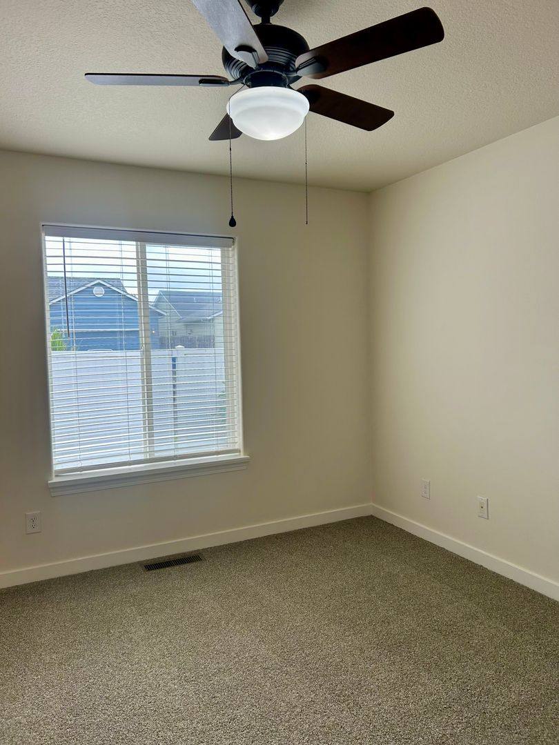 Apartment for rent at 938-940 Boardwalk Ave NE, Salem, OR 97303