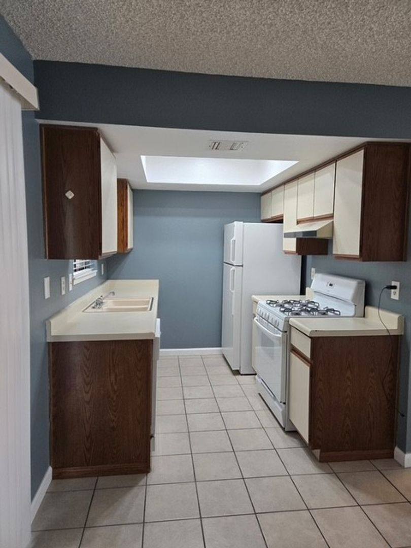 Apartment for rent at 625 W Perdew Ave, Ridgecrest, CA 93555