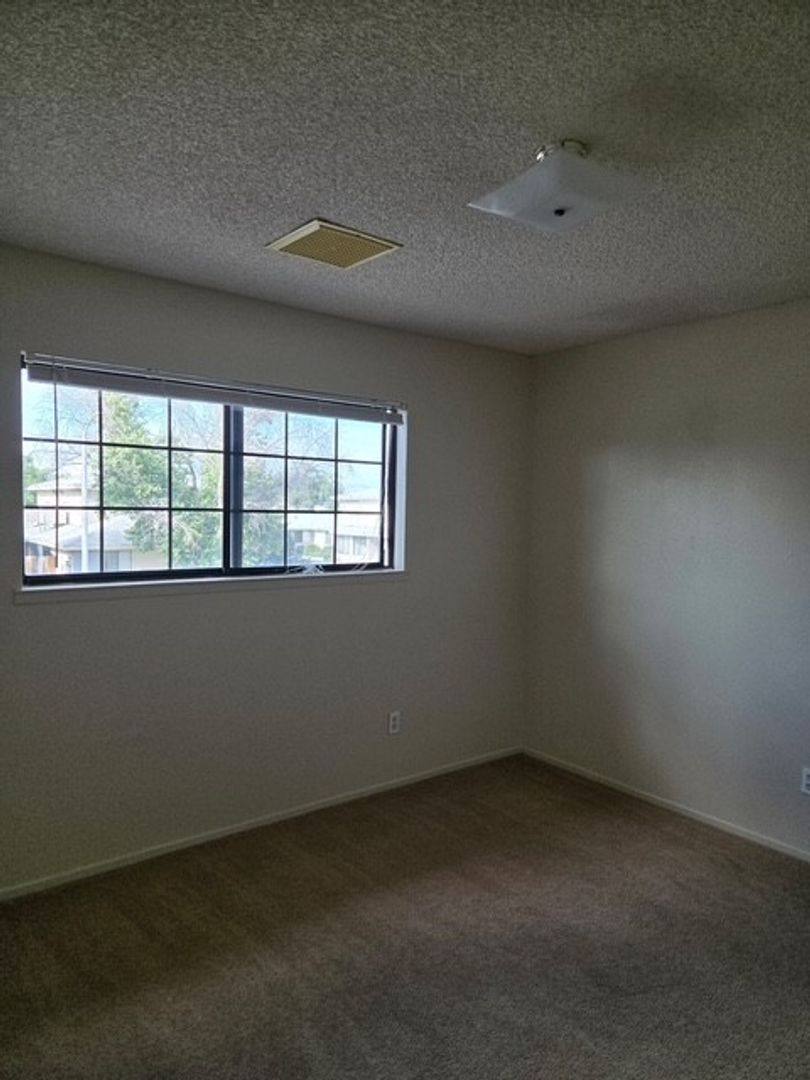 Apartment for rent at 625 W Perdew Ave, Ridgecrest, CA 93555