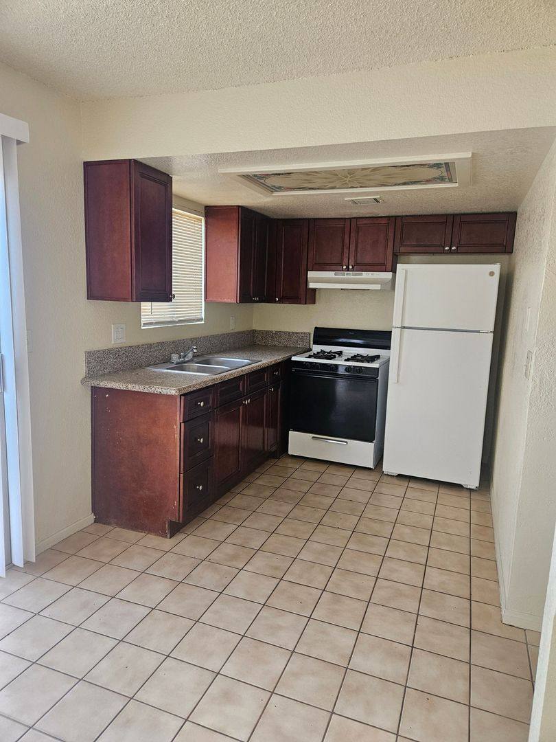 Apartment for rent at 16280 Sequoia Ave, Hesperia, CA 92345