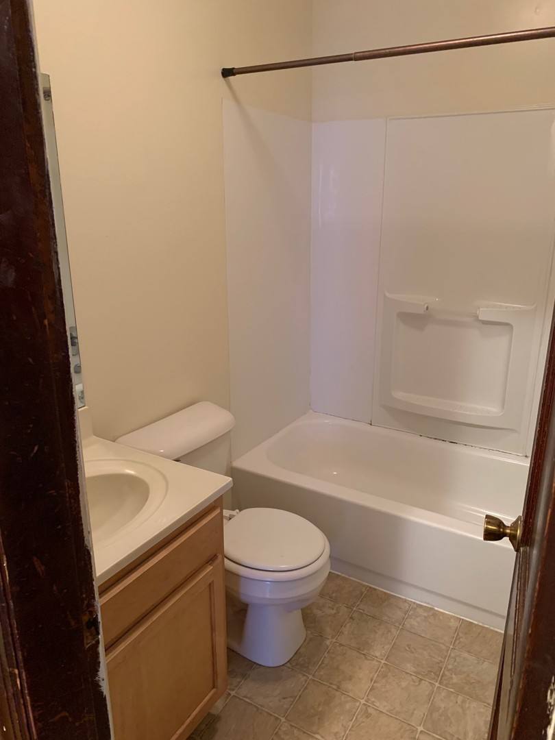 Apartment for rent at 2350 Glenmawr Ave, Columbus, OH 43202