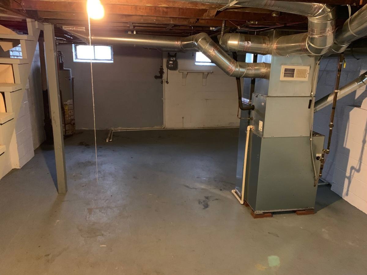Apartment for rent at 2350 Glenmawr Ave, Columbus, OH 43202