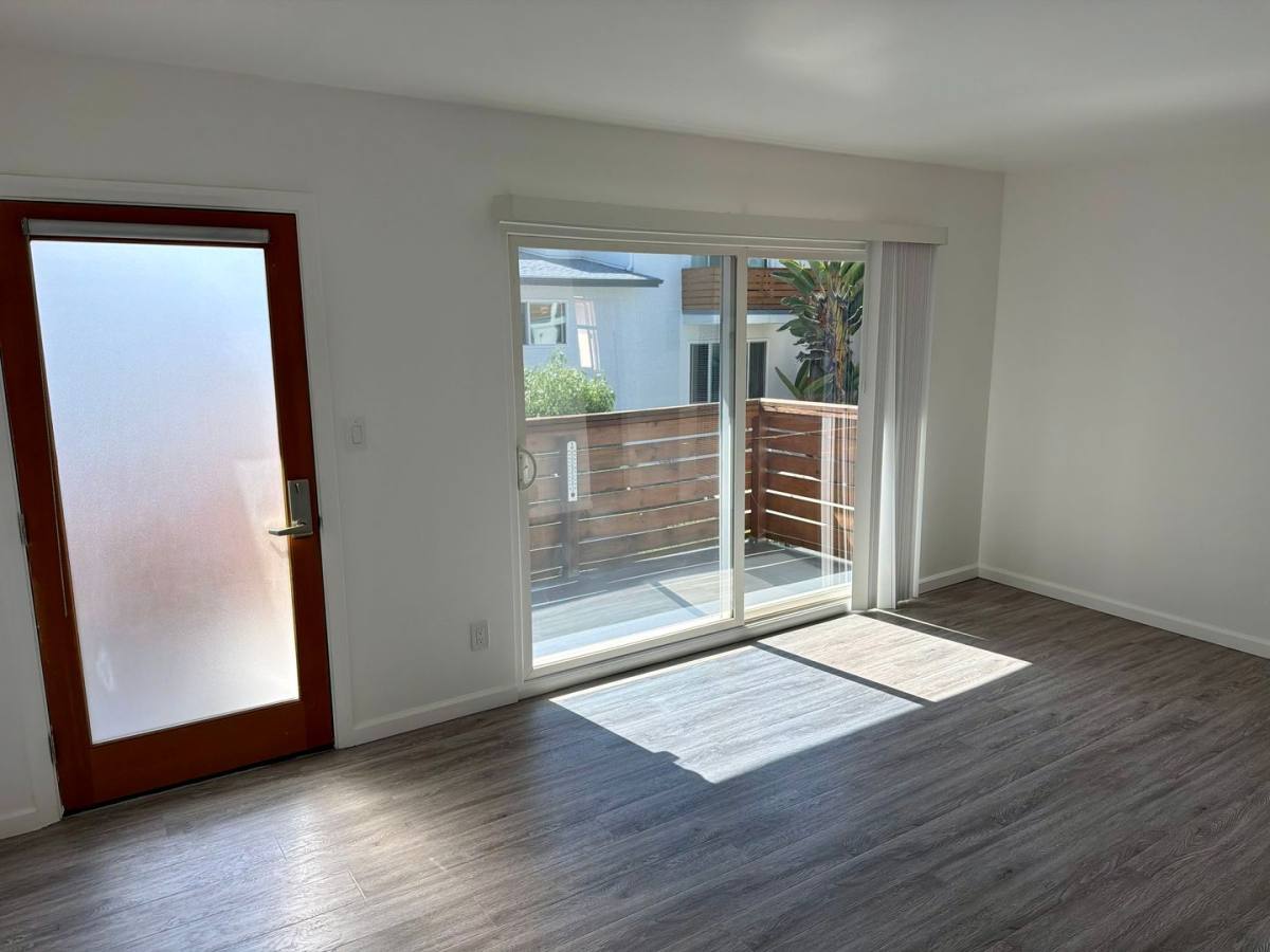 Apartment for rent at 4959 Romaine St, Los Angeles, CA 90029