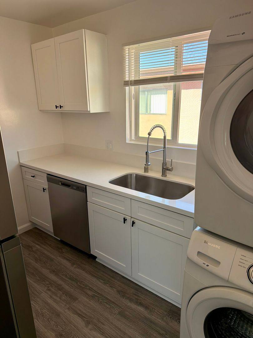 Apartment for rent at 4959 Romaine St, Los Angeles, CA 90029