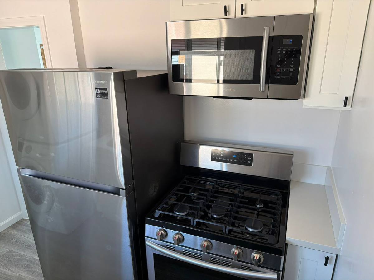 Apartment for rent at 4959 Romaine St, Los Angeles, CA 90029