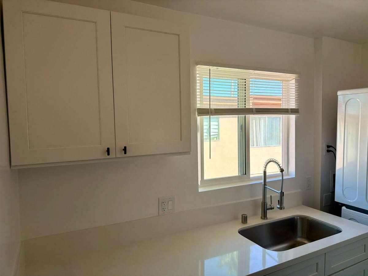 Apartment for rent at 4959 Romaine St, Los Angeles, CA 90029