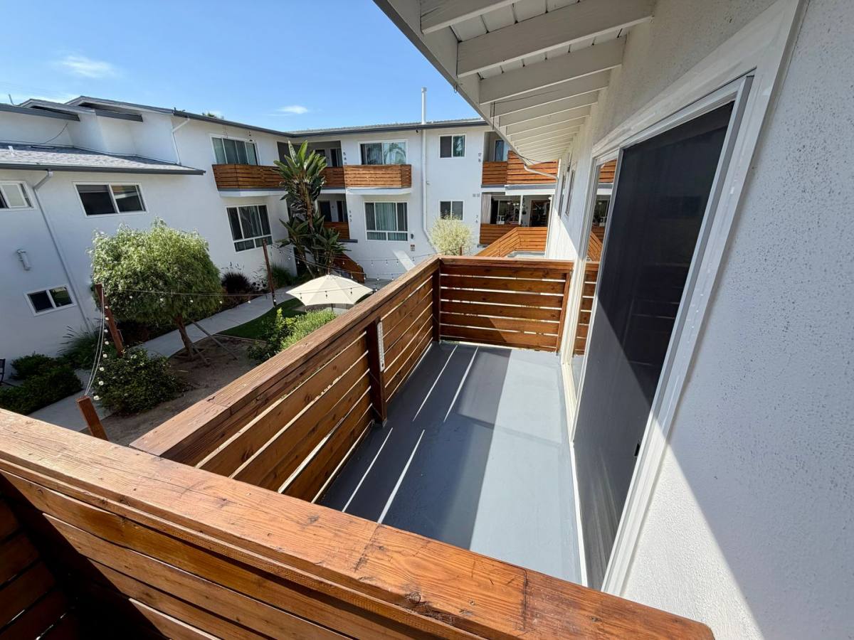 Apartment for rent at 4959 Romaine St, Los Angeles, CA 90029