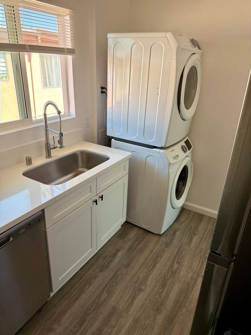 Apartment for rent at 4959 Romaine St, Los Angeles, CA 90029
