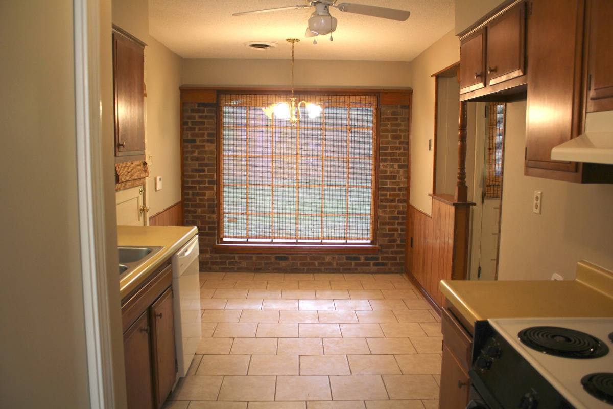 Apartment for rent at 3729 Village Oak, Memphis, TN 38118