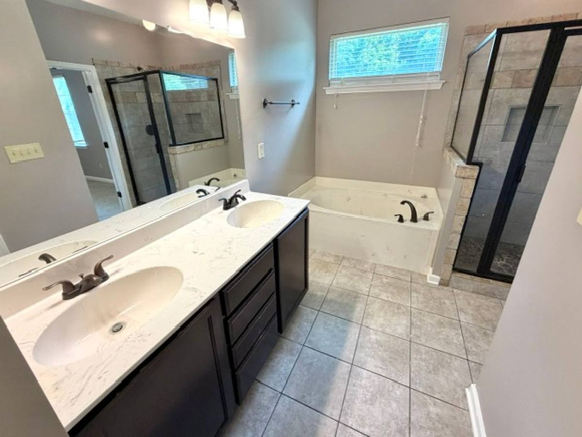 Apartment for rent at 6305 Vera Lane, Olive Branch, MS 38654