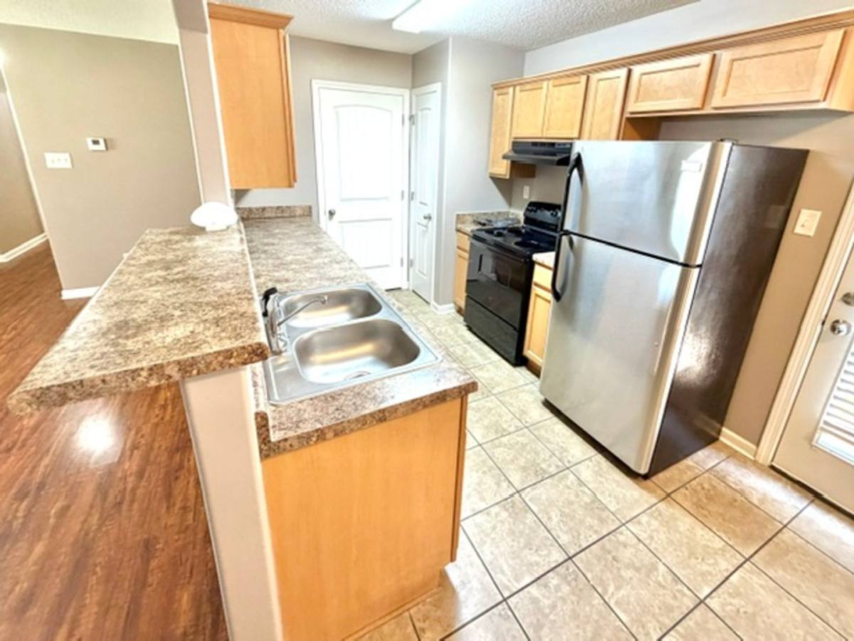 Apartment for rent at 7948 Jadewood Cove, Memphis, TN 38125