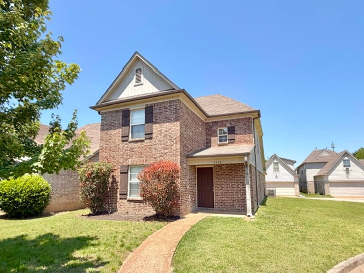 Apartment for rent at 7948 Jadewood Cove, Memphis, TN 38125