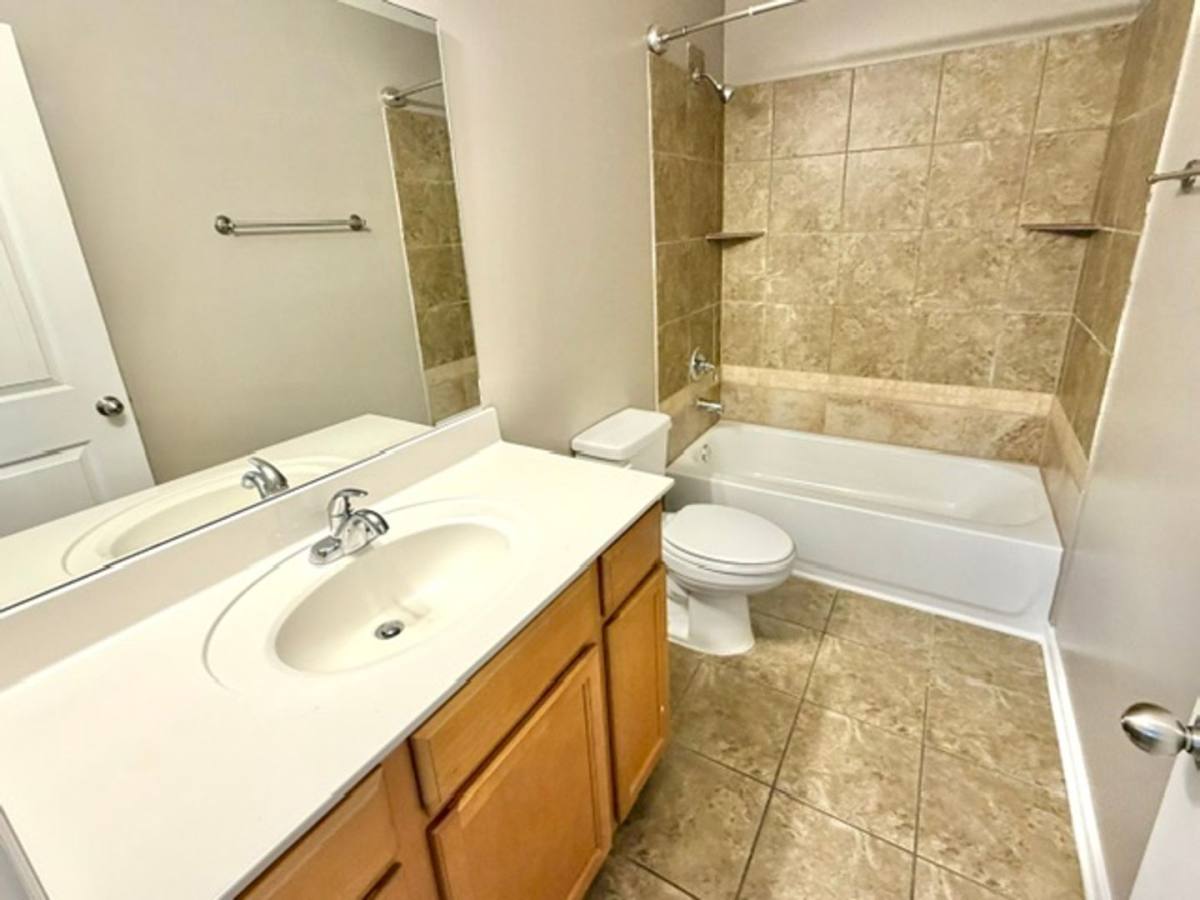 Apartment for rent at 7948 Jadewood Cove, Memphis, TN 38125