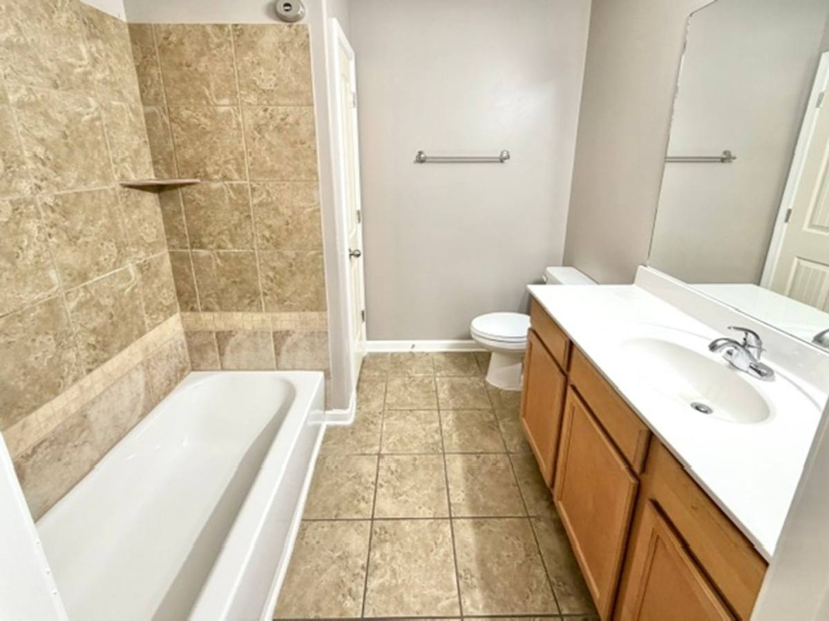 Apartment for rent at 7948 Jadewood Cove, Memphis, TN 38125