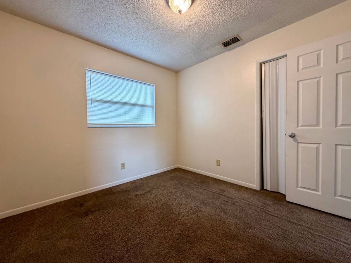 Apartment for rent at 24 B Euclid N, Plant City, FL 33563