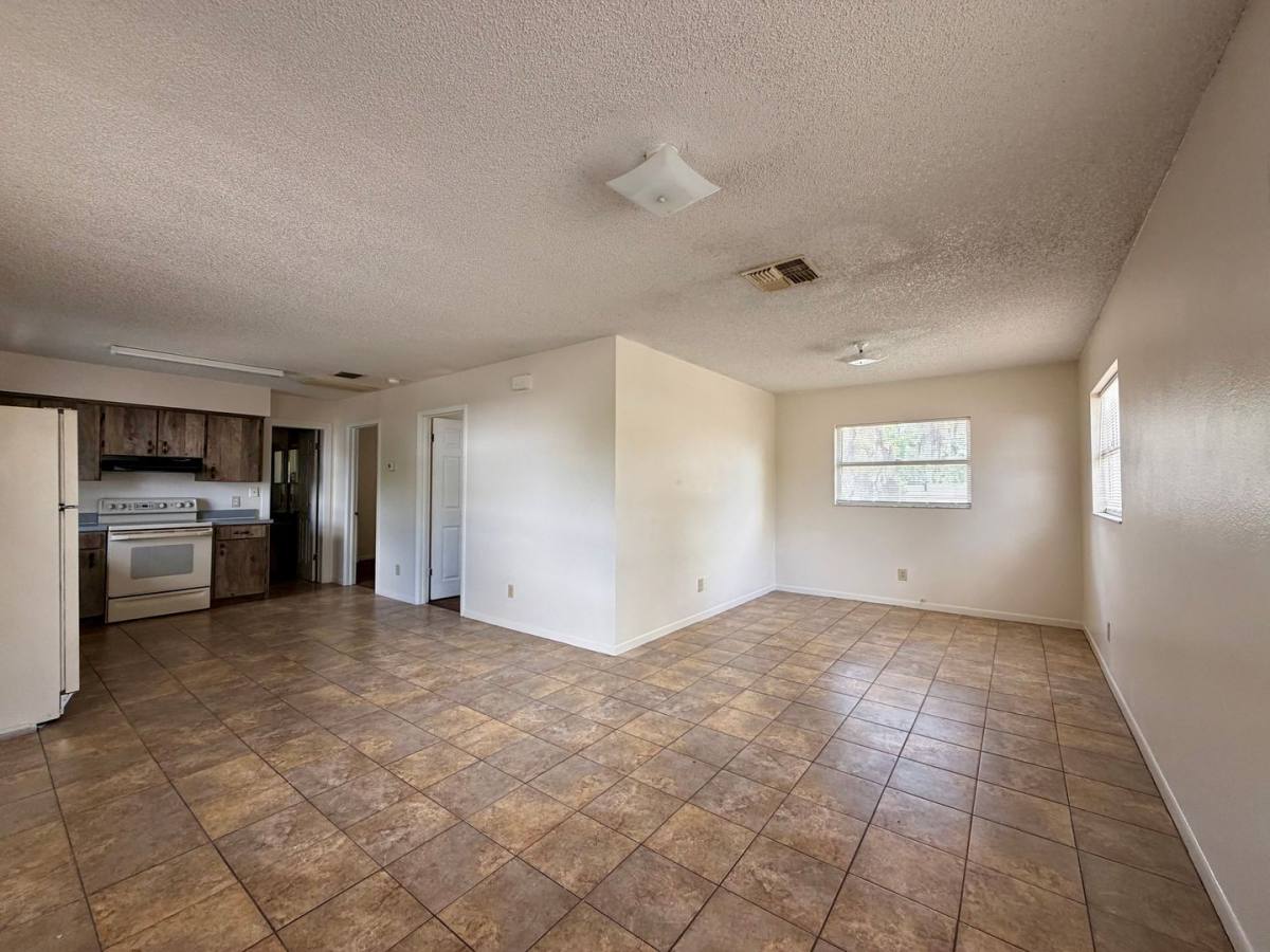 Apartment for rent at 24 B Euclid N, Plant City, FL 33563