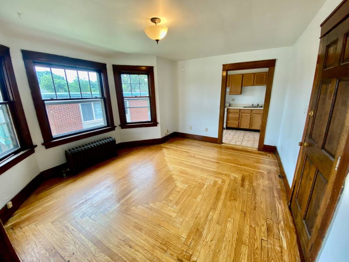 Apartment for rent at 921 W Cross St, Ypsilanti, MI 48197