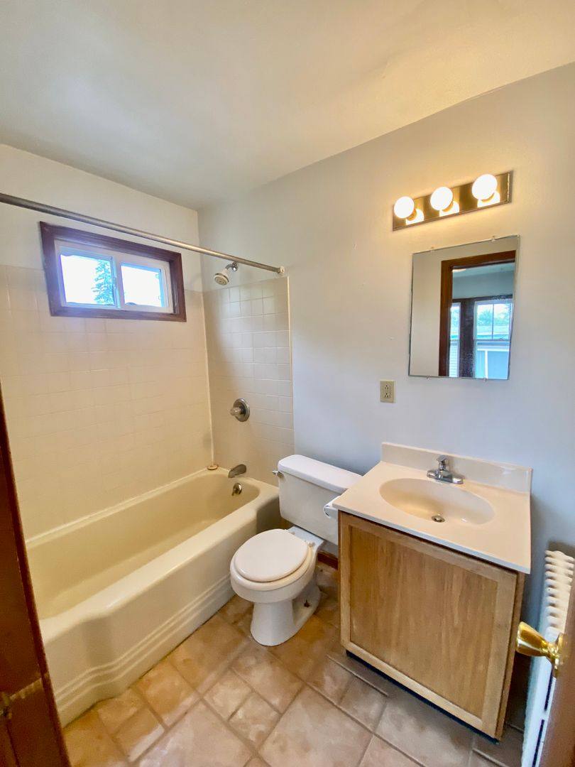 Apartment for rent at 921 W Cross St, Ypsilanti, MI 48197