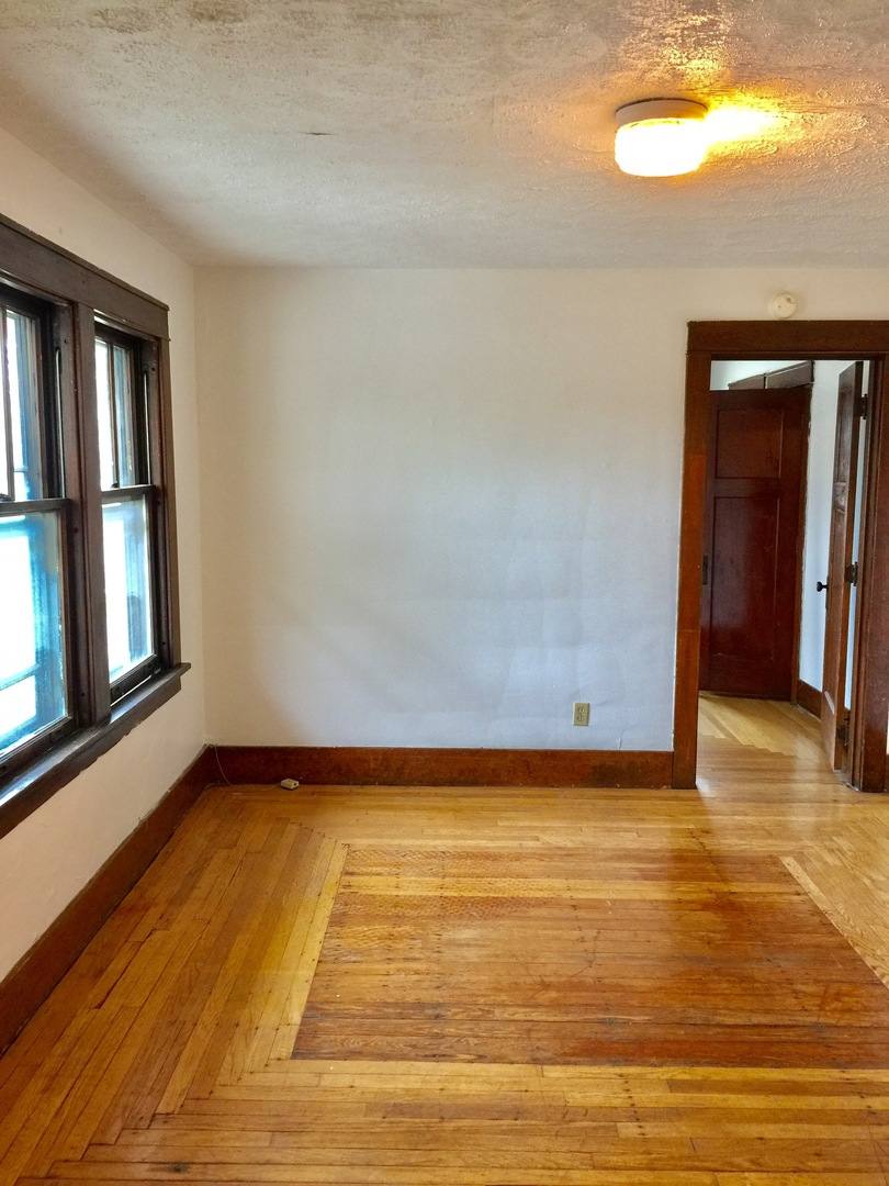 Apartment for rent at 921 W Cross St, Ypsilanti, MI 48197