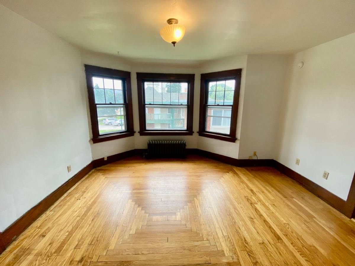Apartment for rent at 921 W Cross St, Ypsilanti, MI 48197