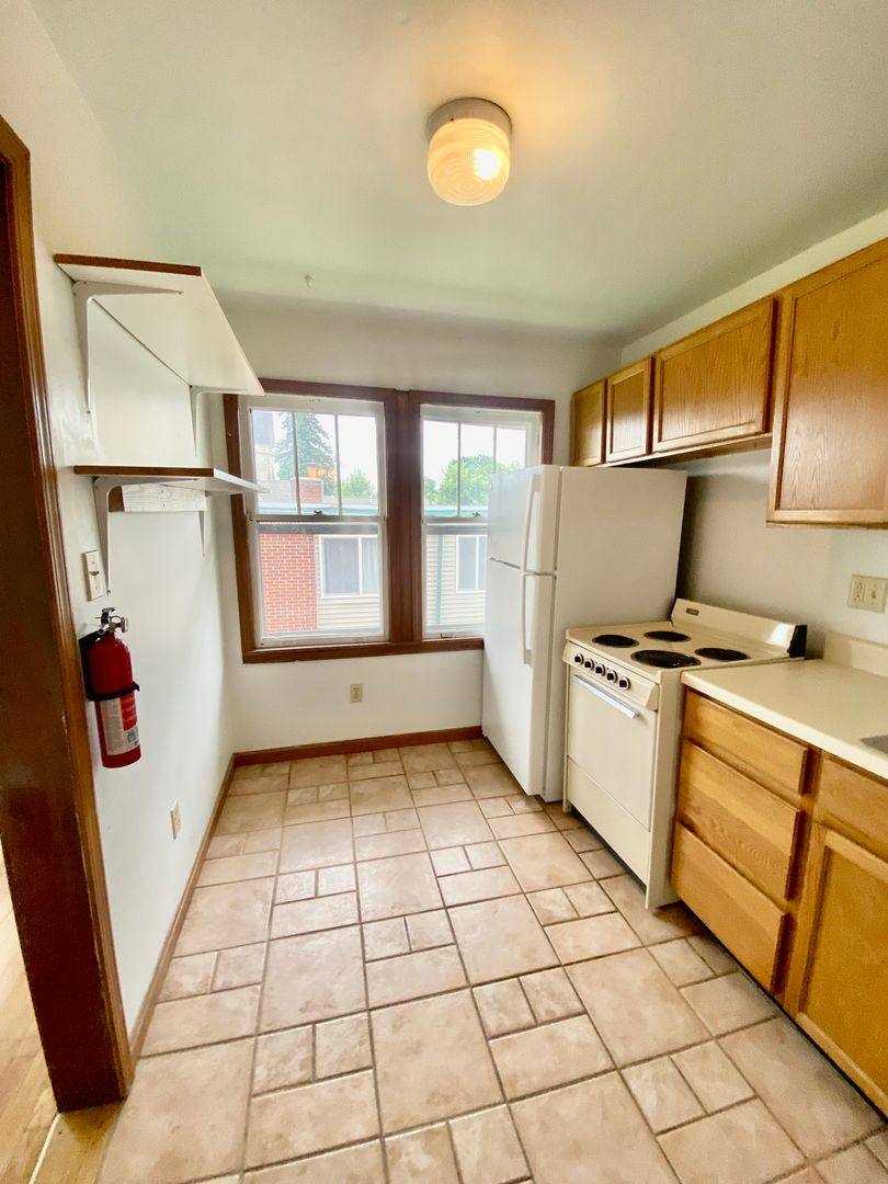Apartment for rent at 921 W Cross St, Ypsilanti, MI 48197