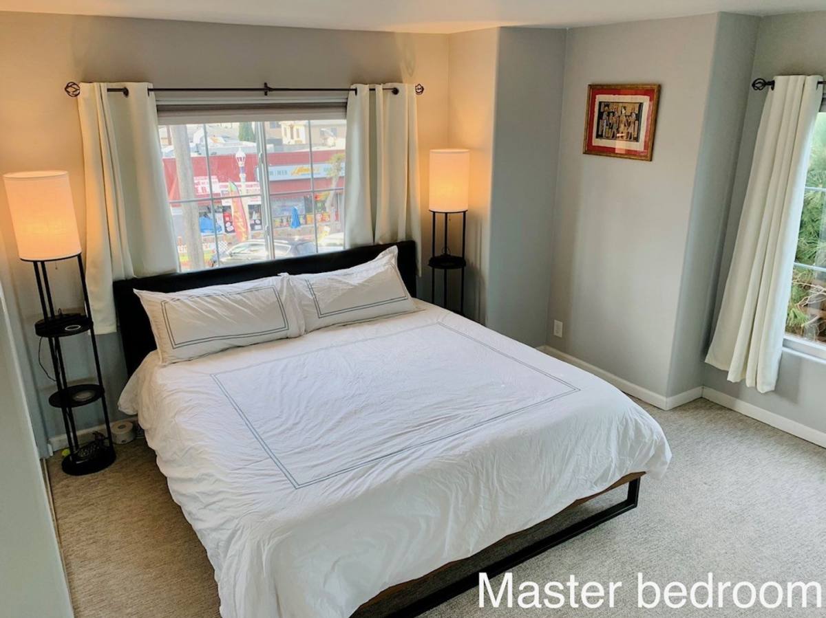 Townhouse for rent at 4950 Voltaire St, San Diego, CA 92107