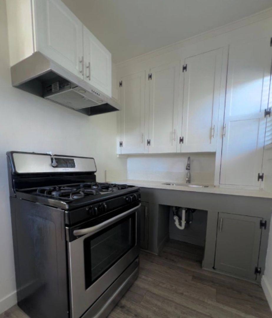 Apartment for rent at 740 Daisy Ave, Long Beach, CA 90813