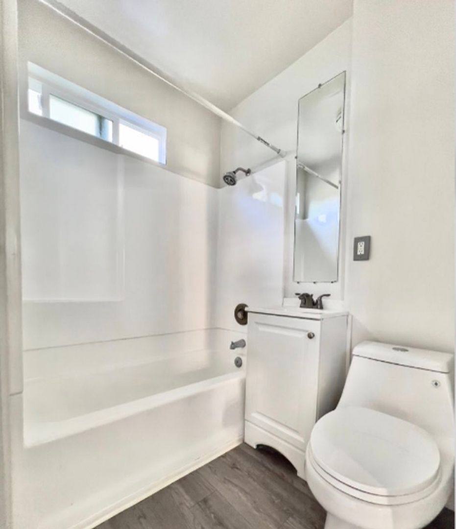 Apartment for rent at 740 Daisy Ave, Long Beach, CA 90813