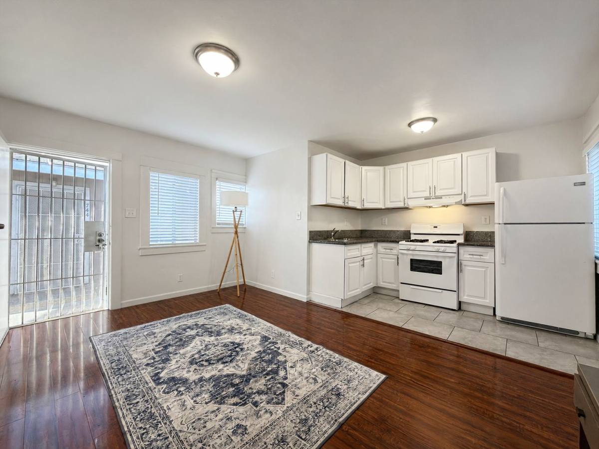 Apartment for rent at 740 Daisy Ave, Long Beach, CA 90813