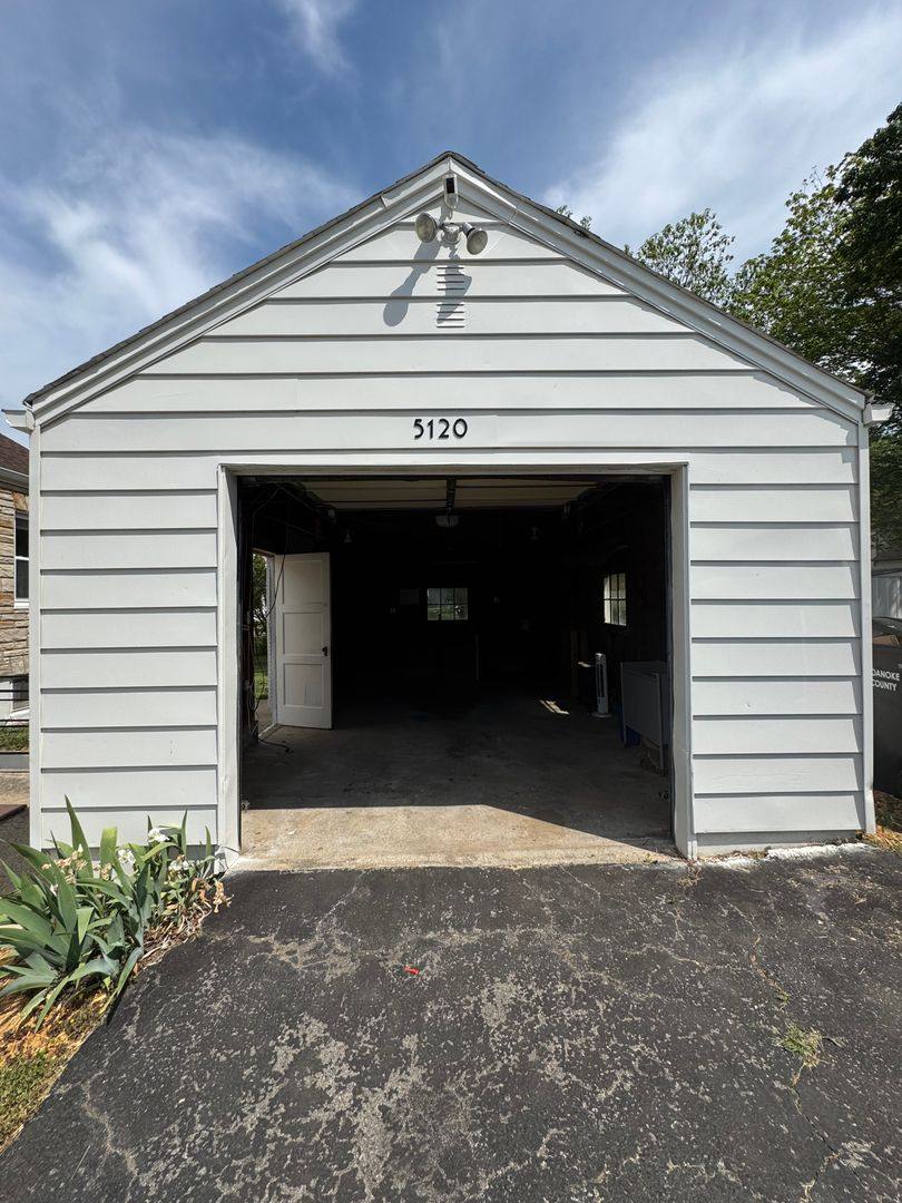 House for rent at 5120 Starkey Rd, Roanoke, VA 24018