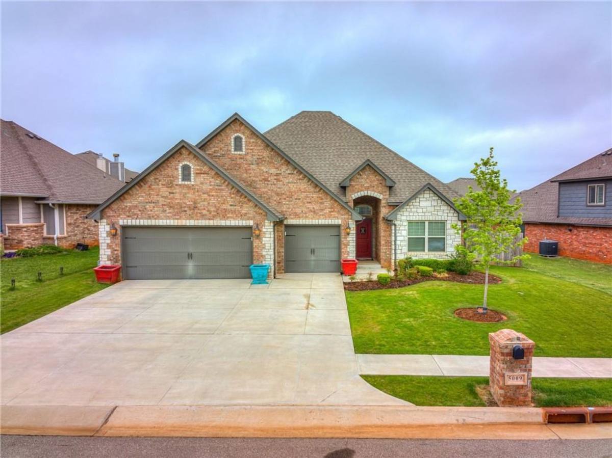 House for rent at 5009 Crater Lake Dr, Edmond, OK 73025