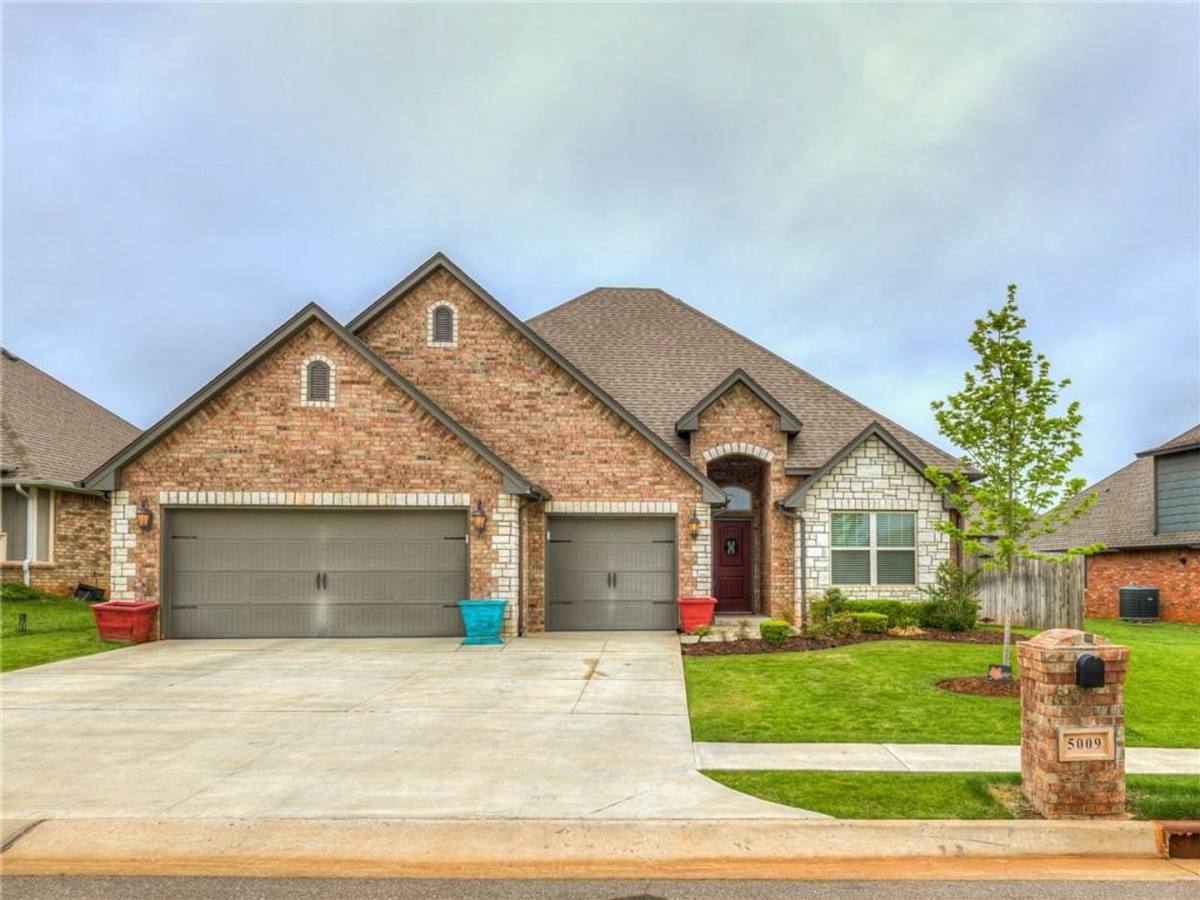 House for rent at 5009 Crater Lake Dr, Edmond, OK 73025