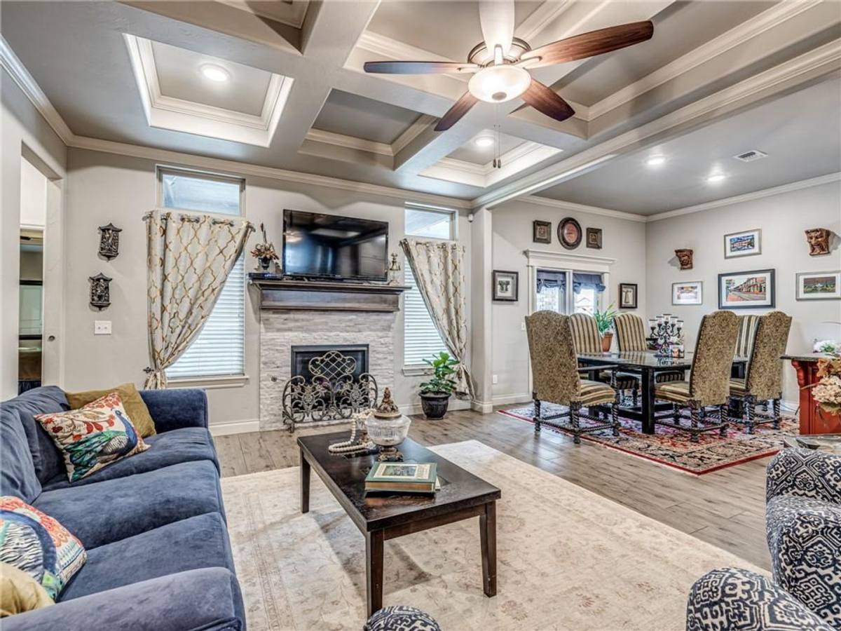 House for rent at 5009 Crater Lake Dr, Edmond, OK 73025
