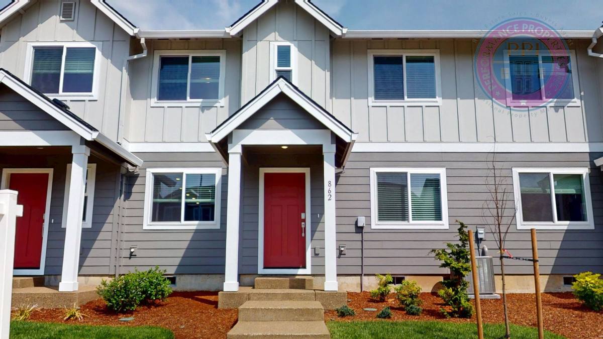 Townhouse for rent at 862 Sifuentez Court, Woodburn, OR 97071