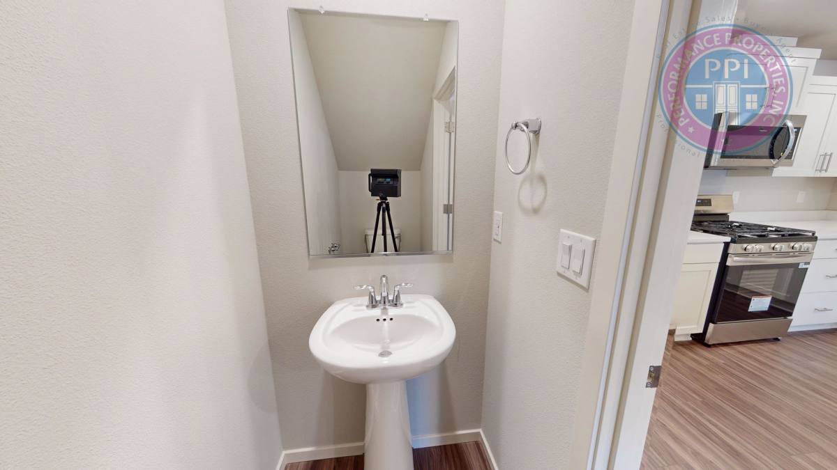Townhouse for rent at 862 Sifuentez Court, Woodburn, OR 97071