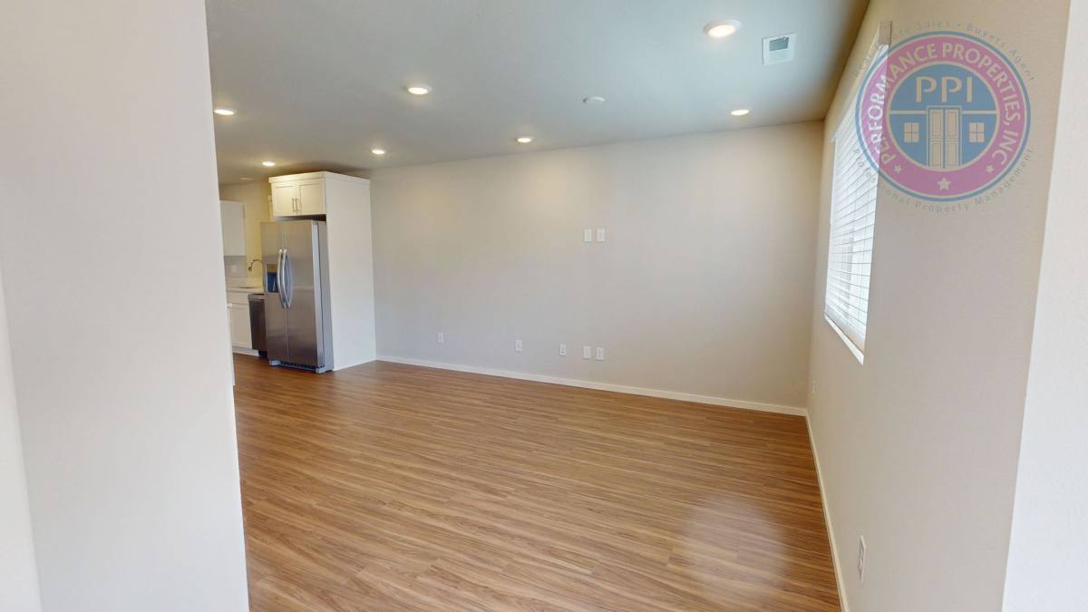 Townhouse for rent at 862 Sifuentez Court, Woodburn, OR 97071