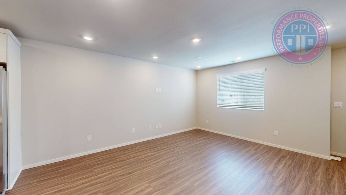 Townhouse for rent at 862 Sifuentez Court, Woodburn, OR 97071